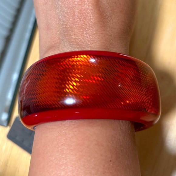 Fabulous Cherry Red PONO Wide Metallic Lucite Bangle Bracelet Joan Goodman - Picture 2 of 9